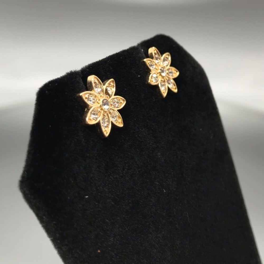Gorgeous Dainty Gold Tone Flower Earrings, EUC - Picture 3 of 8